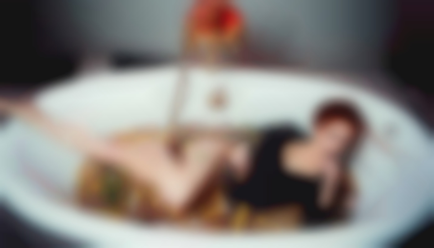 Pourquoi nos attentes en amour changent-elles face aux annonces personnelles ?